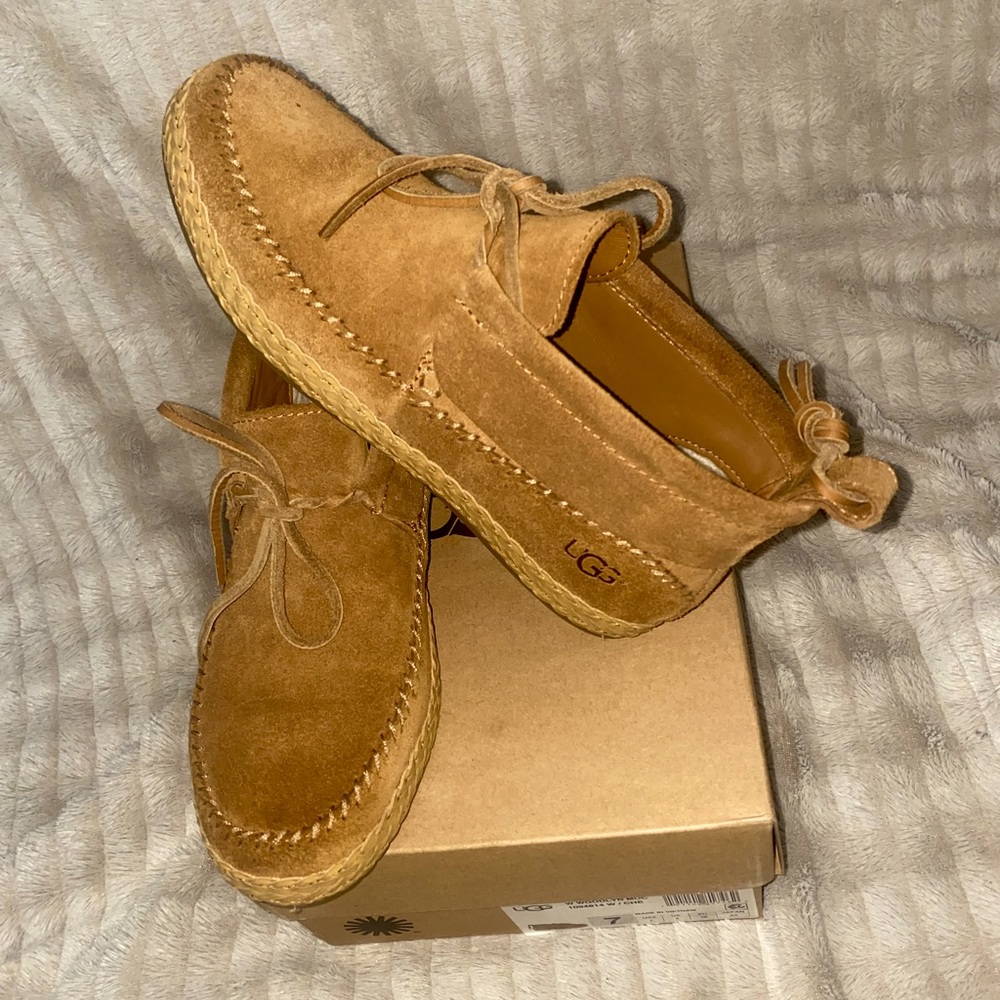 Chestnut UGG moccasins in a size 7.